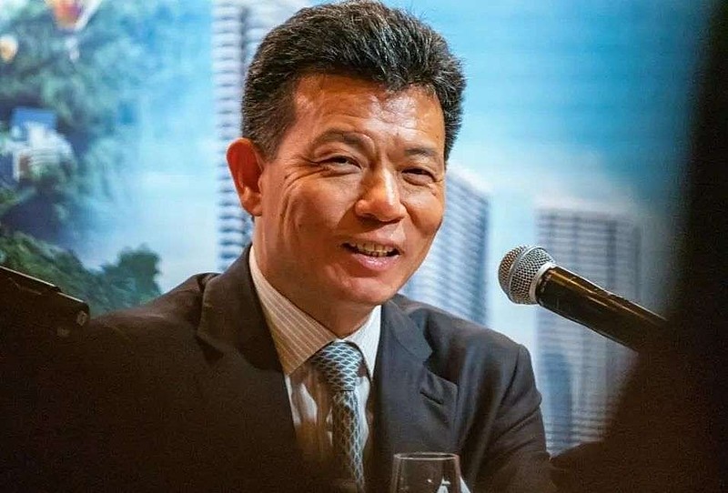 和众多暴雷公司的老板选择"躺平"不同,郭英成的态度非常积极.