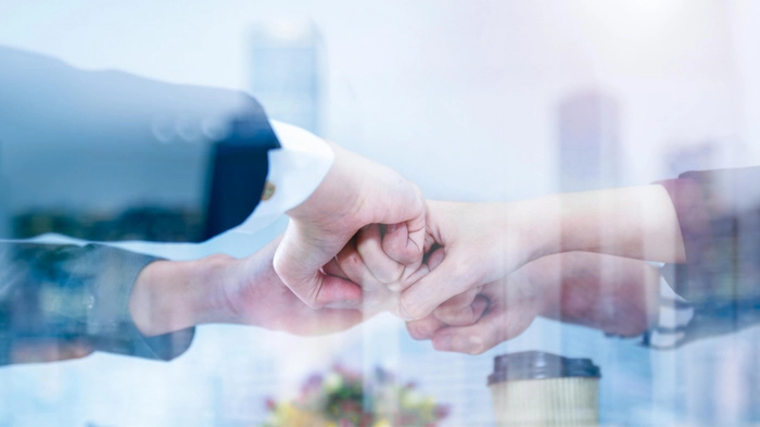 Rivian将和奔驰合作,分析师称其目的为了进入欧洲市场 Rivian将和奔驰合作,分析师称其目的为了进入欧洲市场