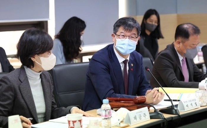 韩国自明年1月起按月向0岁新生儿家庭支付约3745元人民币的“父母津贴” 韩国自明年1月起按月向0岁新生儿家庭支付约3745元人民币的“父母津贴”