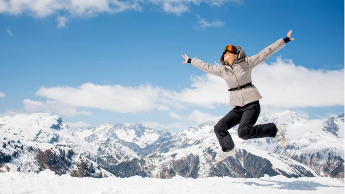 加拿大鹅股价出现大幅下跌,分析师称其经济低迷被消费者抛弃 加拿大鹅股价出现大幅下跌,分析师称其经济低迷被消费者抛弃
