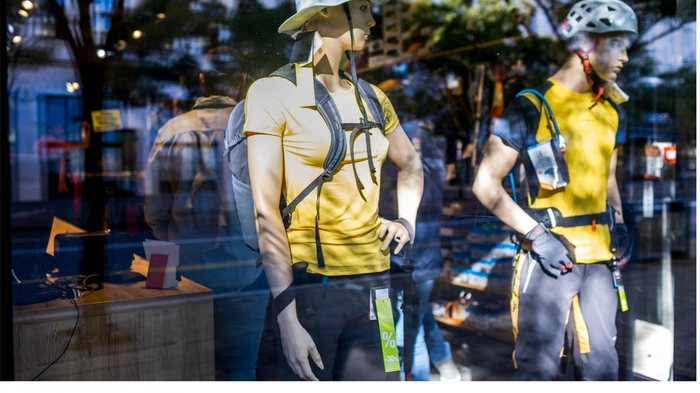 李宁销售点达6000个以上,分析师称服装消费正加速回暖 李宁销售点达6000个以上,分析师称服装消费正加速回暖