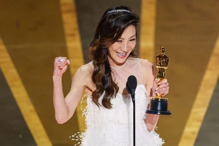 首位华裔奥斯卡影后杨紫琼是马来西亚人 首位华裔奥斯卡影后杨紫琼是马来西亚人