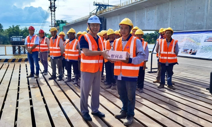 【RCEP资讯】中国驻马来西亚大使欧阳玉靖考察东海岸铁路项目并慰问建设人员