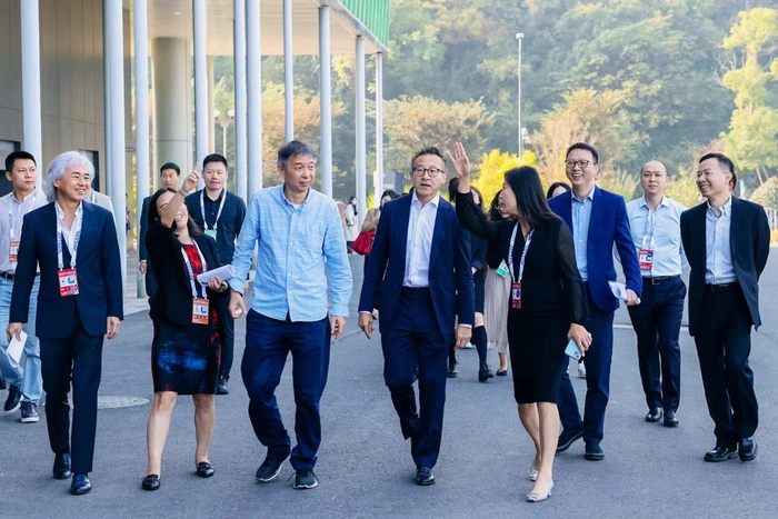 2023云栖大会开幕 阿里巴巴蔡崇信:打造AI时代最开放的云 2023云栖大会开幕 阿里巴巴蔡崇信:打造AI时代最开放的云