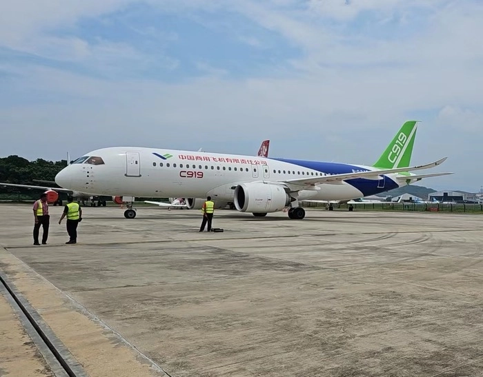 【RCEP财讯】中国制造的C919首次抵达马来西亚梳邦机场进行静态展示 【RCEP财讯】中国制造的C919首次抵达马来西亚梳邦机场进行静态展示