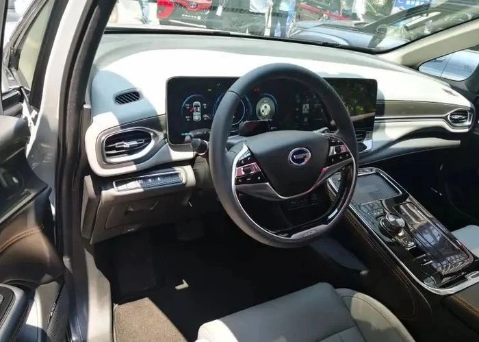 【RCEP财讯】中国电动出租车亮相泰国素万那普机场,助力打造绿色出行 【RCEP财讯】中国电动出租车亮相泰国素万那普机场,助力打造绿色出行