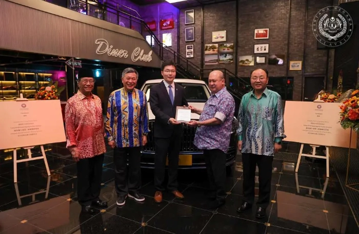 【RCEP财讯】马来西亚国王获赠中国一汽红旗L5轿车 【RCEP财讯】马来西亚国王获赠中国一汽红旗L5轿车