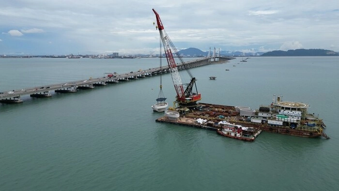 【RCEP资讯】中国港湾成功合拢马来西亚槟城跨海输电线路项目首个百米双肢塔