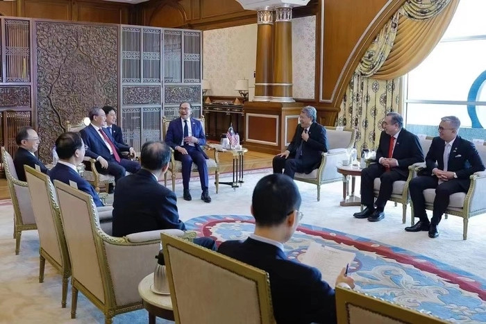 【RCEP资讯】李强与马来西亚总理安瓦尔共同见证两国签署14份了解备忘录和合作协议 【RCEP资讯】李强与马来西亚总理安瓦尔共同见证两国签署14份了解备忘录和合作协议