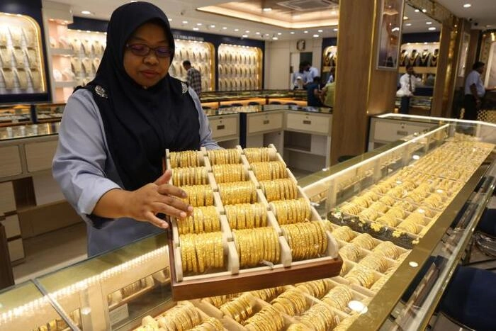 黄金价格首破2800美元  马来西亚金饰价格同步上涨 黄金价格首破2800美元  马来西亚金饰价格同步上涨