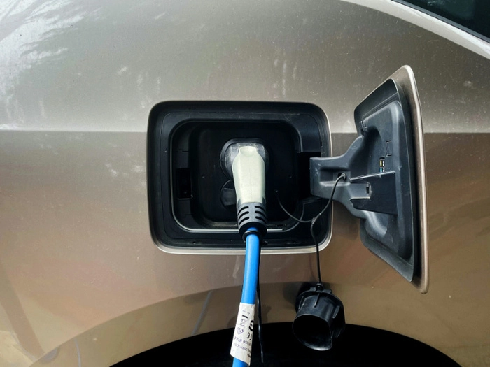 新加坡国际多式联运有限公司获批“混合电力新能源轻货车”专利  新加坡国际多式联运有限公司获批“混合电力新能源轻货车”专利