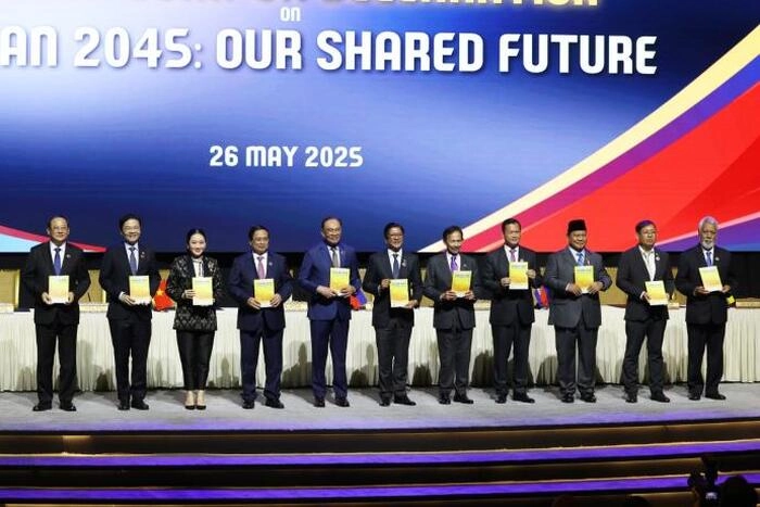 东南亚领导人签署《吉隆坡宣言》 共绘“东盟2045:我们共同未来”蓝图 东南亚领导人签署《吉隆坡宣言》 共绘“东盟2045:我们共同未来”蓝图