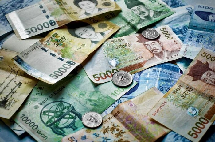 韩国央行宣布降息0.25个百分点,展望未来货币政策保持谨慎 韩国央行宣布降息0.25个百分点,展望未来货币政策保持谨慎