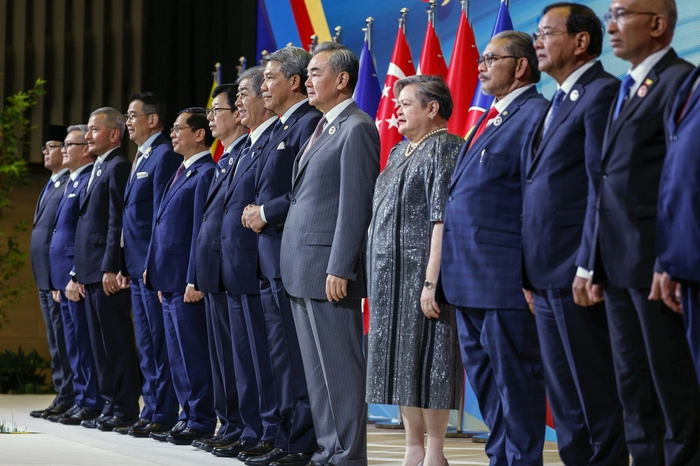 东盟经济展现强劲韧性,2024年增长4.8%,区域一体化步伐加快 东盟经济展现强劲韧性,2024年增长4.8%,区域一体化步伐加快