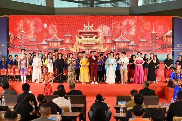 “切水情长 一起过年”——中马迎春大联欢启幕活动在马来西亚举行