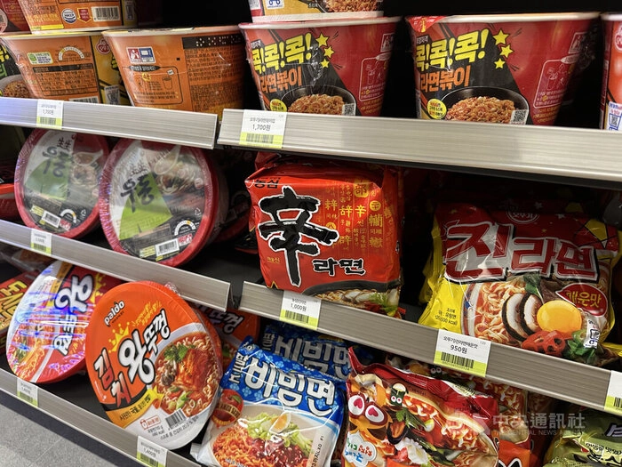 韩国快熟面出口额2025年首破15亿美元 中国与美国成最大市场 韩国快熟面出口额2025年首破15亿美元 中国与美国成最大市场