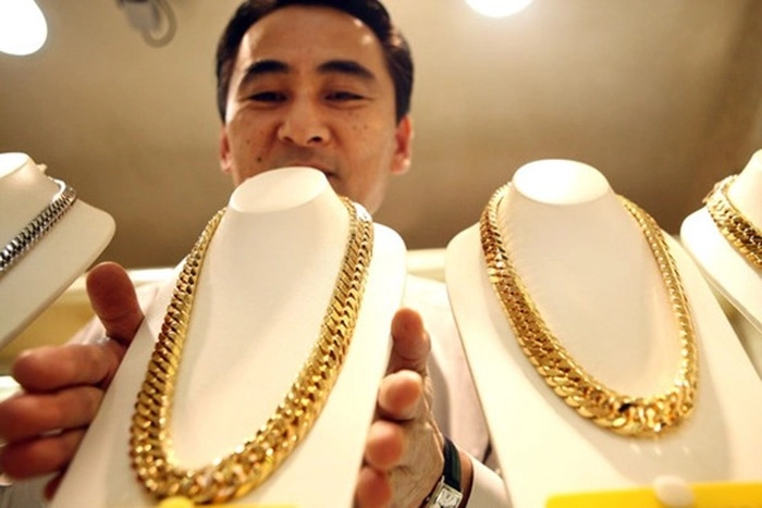 日经指数创新高与黄金期货熔断并现　日本市场波动中显现资金再配置