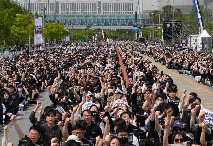 三星电子工会拟发起长时间罢工 半导体业务面临冲击风险 三星电子工会拟发起长时间罢工 半导体业务面临冲击风险