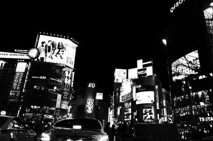 日本能源供应紧张波及消费市场 多家食品企业改用黑白包装 日本能源供应紧张波及消费市场 多家食品企业改用黑白包装