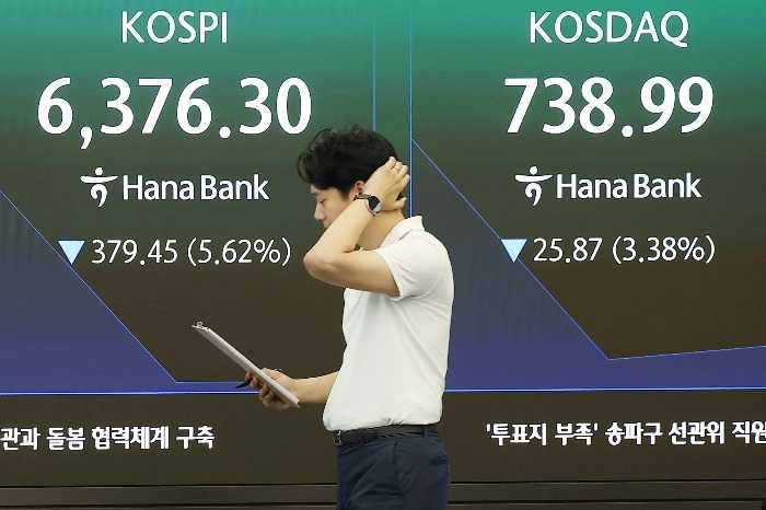 韩国股市暴跌逾10% 半导体股重挫拖累大盘 韩国股市暴跌逾10% 半导体股重挫拖累大盘